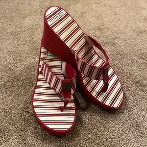 BCBG Women’s high wedge flip flop. Size 8